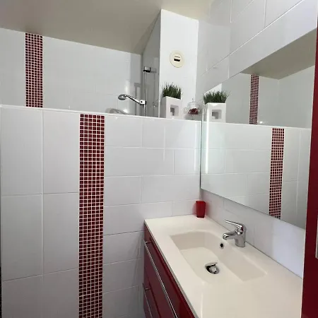 : T2 Lumineux Avec Terrasse Sud, Wifi & Parking - Fr-1-495-6 Appartamento *