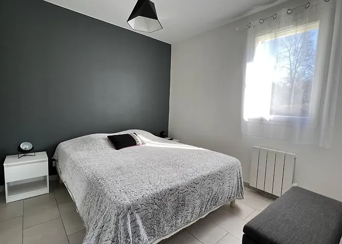 Lejlighed : T2 Lumineux Avec Terrasse Sud, Wifi & Parking - Fr-1-495-6 *